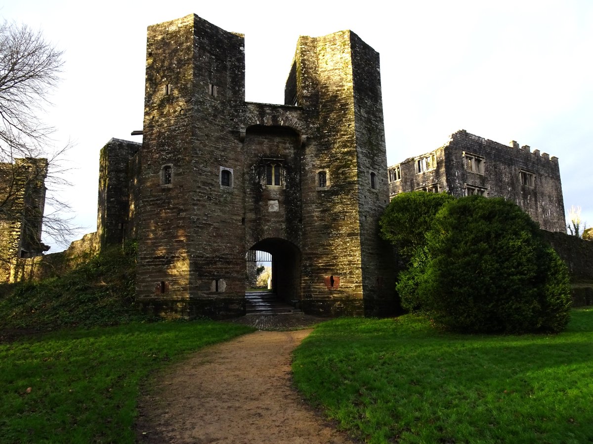 SueC_WordLoft's tweet photo. I came across this amazing castle deep in the Devon countryside quite unexpectedly. Too late in the day to explore, so plan on going back to Berry Pomeroy Castle another day.
#BerryPomeroyCastle #Devoncountryside #castles https://t.co/h6txjNvAbi