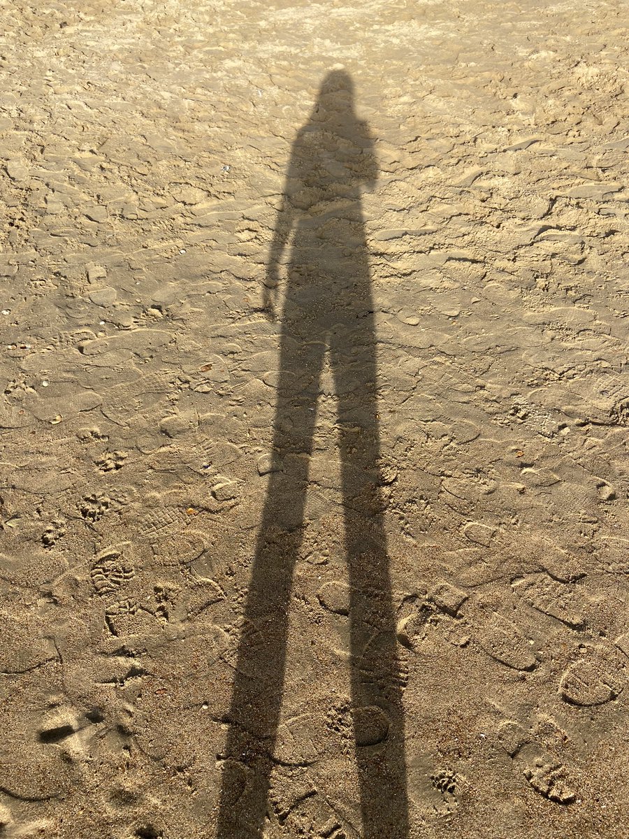 Lauratobin1's tweet photo. A lovely weekend of family fun in the ☀️ 
See you @GMB tomorrow from 6am

Can you guess the beach? https://t.co/gEJdVv992r