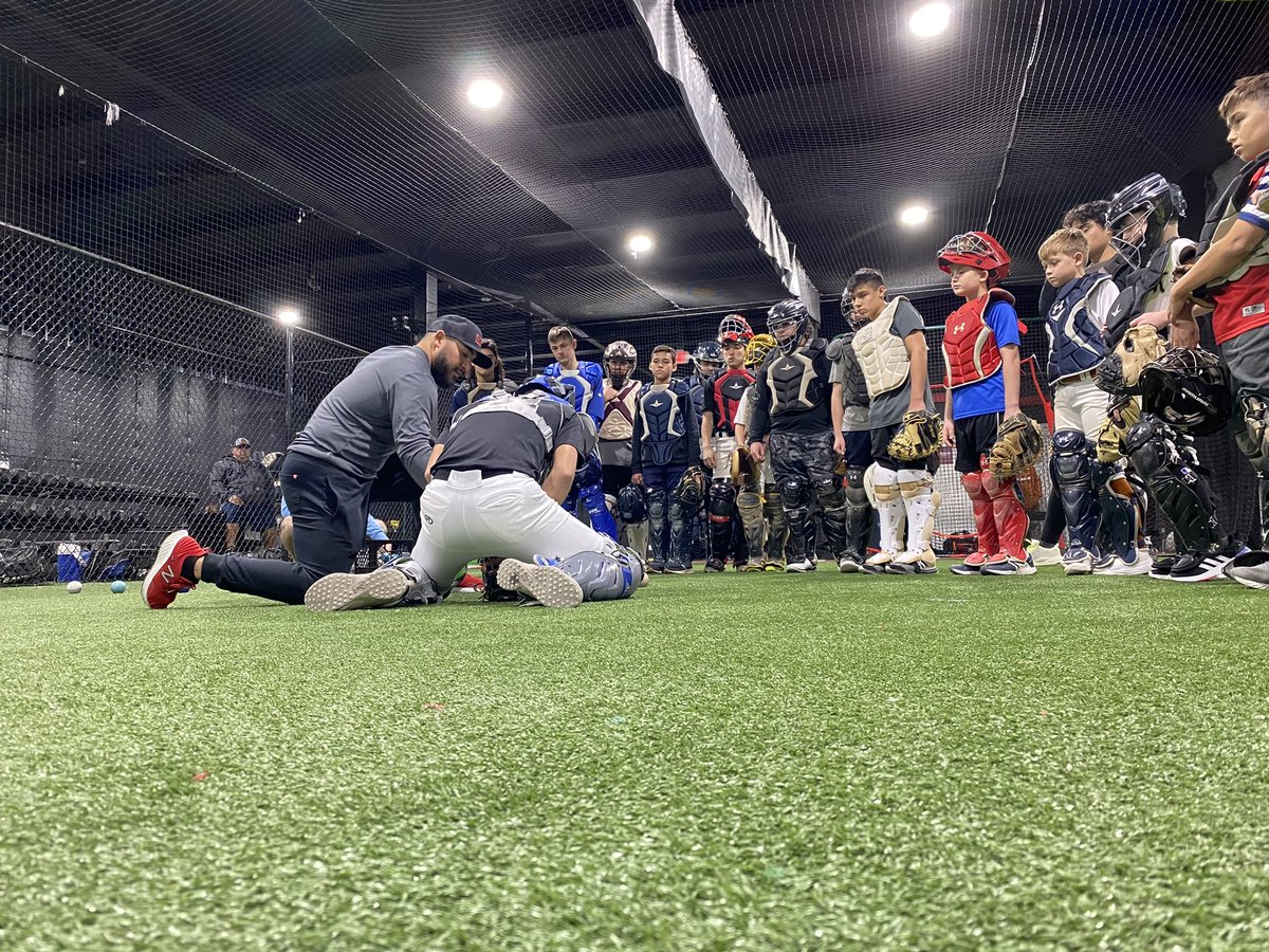 stpattyday_6's tweet photo. Day 3 of the @HipHipJose5 catching camp ending with a BANG🔥 special thanks to MiLB catcher @DrakeOsborn for coming and being apart. No doubt these kids walked away better and more knowledgeable than they came. @DST_SanAntonio #BeGreat #DSTfamily #DSTcatching https://t.co/p3T8Tcibcv