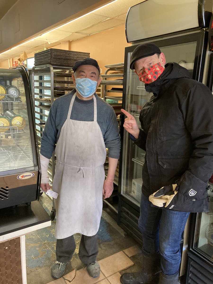 This is Yen - he and his wife co-own Brown Loaf Bakery on Elgin Street. I found out they had a break-in where ppl stole cash and broke Yen’s hand. I urge you to drop by and buy lots of stuff to help. The food is amazing, but solidarity is delicious too. #Ottawa