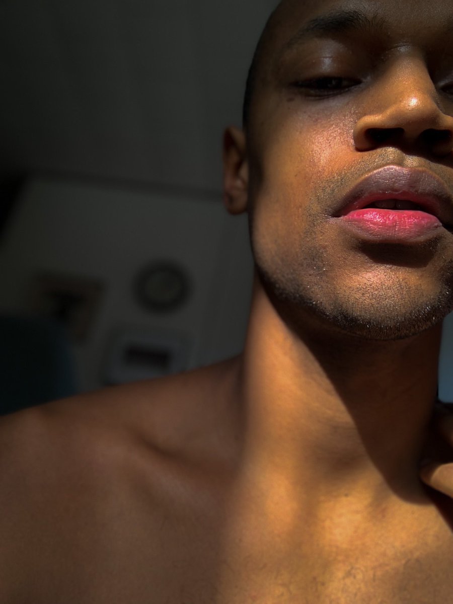 griffstarkennis's tweet photo. Missing the cold of NY and how red it makes my lipsssss. 👄 #queerboy #farmlife https://t.co/cEI29xQTuj