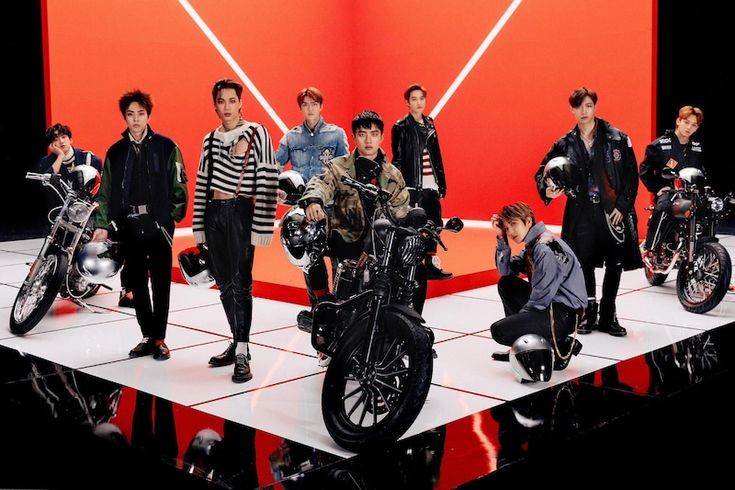 MuiTokitou's tweet photo. Ditunggu cb nya,ditunggu ngumpul nya,ditunggu kontennya,semuanya aku siap nunggu,aku kangen liat kalian bersama
Dan selamat untuk kemenangan nya:)🖤
#DONT_FIGHT_THE_FEELING https://t.co/oeBWCjdoiz