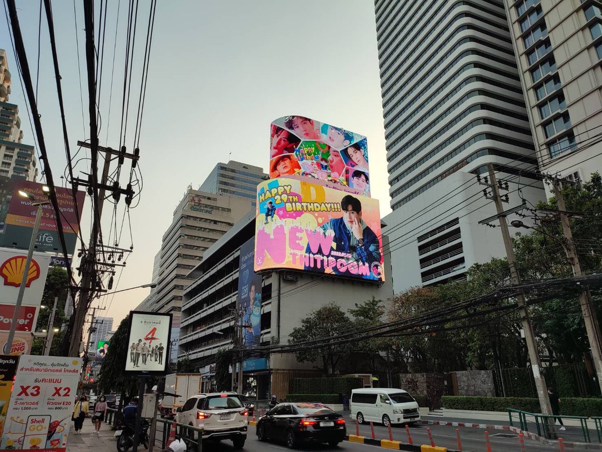 TayNew_JapanFC's tweet photo. GMMビル外の大きなビジョン動画も流れ始めたようです💕

Thank you for helping @Mm0d04 @newwieeland_FC 

#Happy29thNewwieeDay https://t.co/UxDBuQZHdf