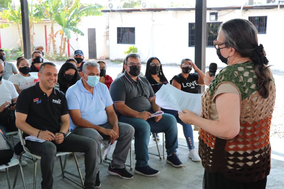 rtorrealba_'s tweet photo. Junto a nuestros hermanos del Sistema de Formación "Tatiana Delgado de Niño", Juan Alonso y Luisa Velásquez, damos inicio -con nuestro equipo- a un ciclo de talleres para fortalecer la política de gobierno.

¡Unidos Venceremos!

#TuFuturoNuestroCompromiso
#SomosEscuadrónSaludable https://t.co/aTwWn7nn7B