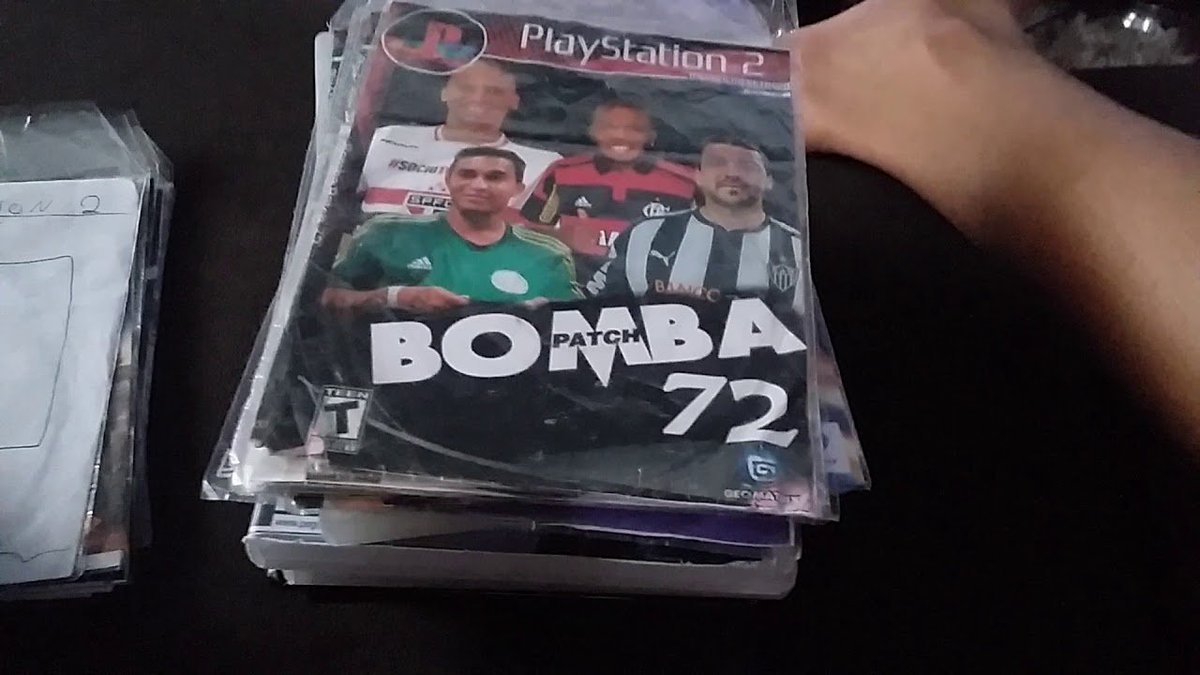 z_densi's tweet photo. @InesBrasilTV se voce tem esse jogo e ele não funciona eu recomendo voce abrir a capa e pegar o cd e derramar uma xicara de café com um pouco de açucar e passar um desodorante nas partes inferiores e pegar um 1kg de graos de cafe e 2kg de semen e botar na cara dos jogadores e lamber eles https://t.co/PbXE36aBzR
