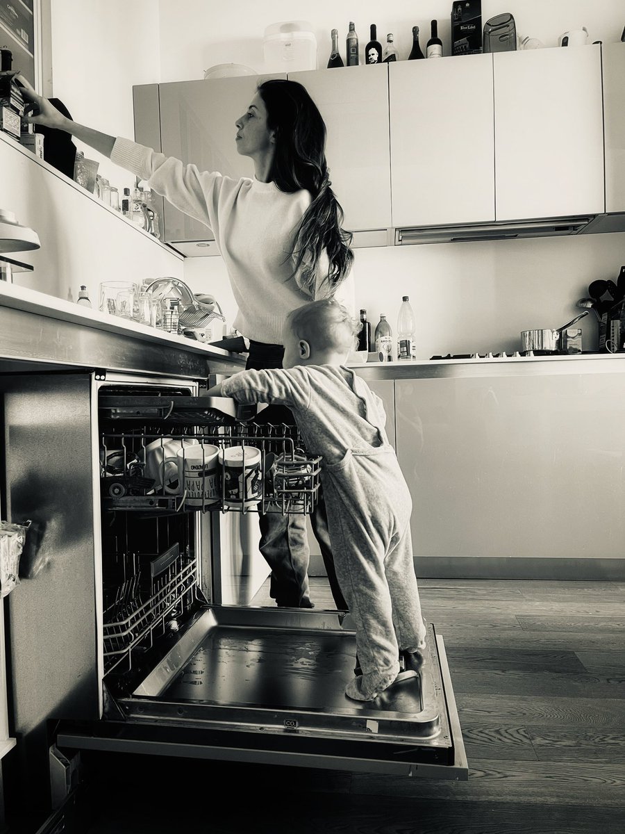 guidotolomei's tweet photo. Se la #Juve si divide, in casa si fa gioco di squadra!
#KitchenSquad ๐ฉ๐ปโ๐ณ๐ถ๐ผ
@Monica_DellOlio https://t.co/TQSEGpPnNe