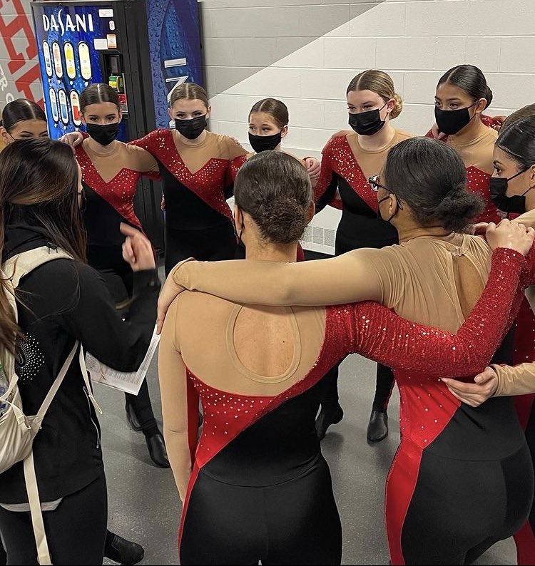 JeffBDT's tweet photo. 📣 Congratulations to all teams at the Center Grove Invitational!! #ihsdta 

We are proud to travel home with a 1st place finish in Varsity HH and JV Jazz 🤩 as well as a 2nd place finish in Varsity Kick and JV HH ‼️ #comp #bronchonation https://t.co/y0b0Ek5JCU
