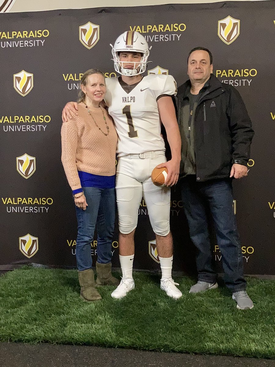 Joey_Silveri's tweet photo. After a great visit this weekend I’m blessed to announce I received an offer to play at Valparaiso University.  Thank you @CoachLFox for the great opportunity! https://t.co/Ypzfbkpea0