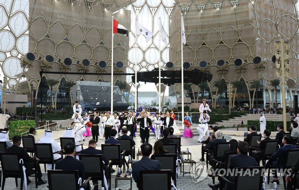 skzlatamproject's tweet photo. Stray Kids durante la ceremonia de apertura frente al presidente de Corea en #Expo2020Dubai 

#스트레이키즈 @Stray_kids #StrayKids https://t.co/a5QB157c4i