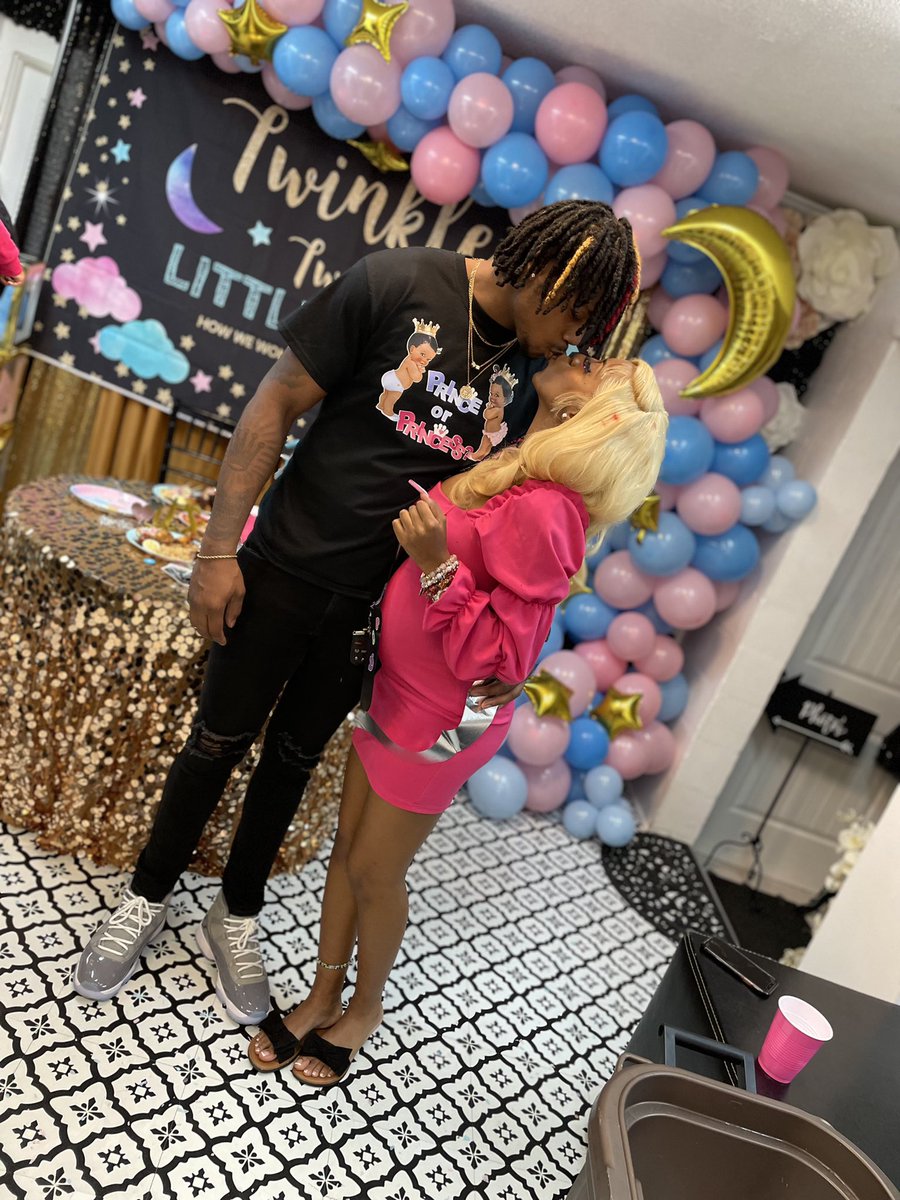 naetoven1k's tweet photo. mommy to be 💞 cant wait to meet you babygirl 🎀🤰🏽👣 wouldnt want to do this with noone else 😘 @__VRG https://t.co/ecfcHuB58b