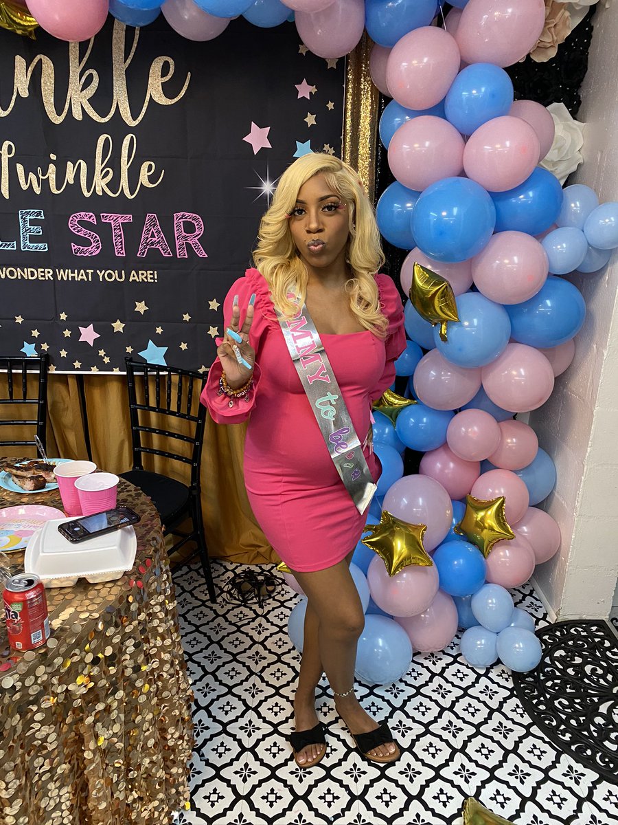 naetoven1k's tweet photo. mommy to be 💞 cant wait to meet you babygirl 🎀🤰🏽👣 wouldnt want to do this with noone else 😘 @__VRG https://t.co/ecfcHuB58b