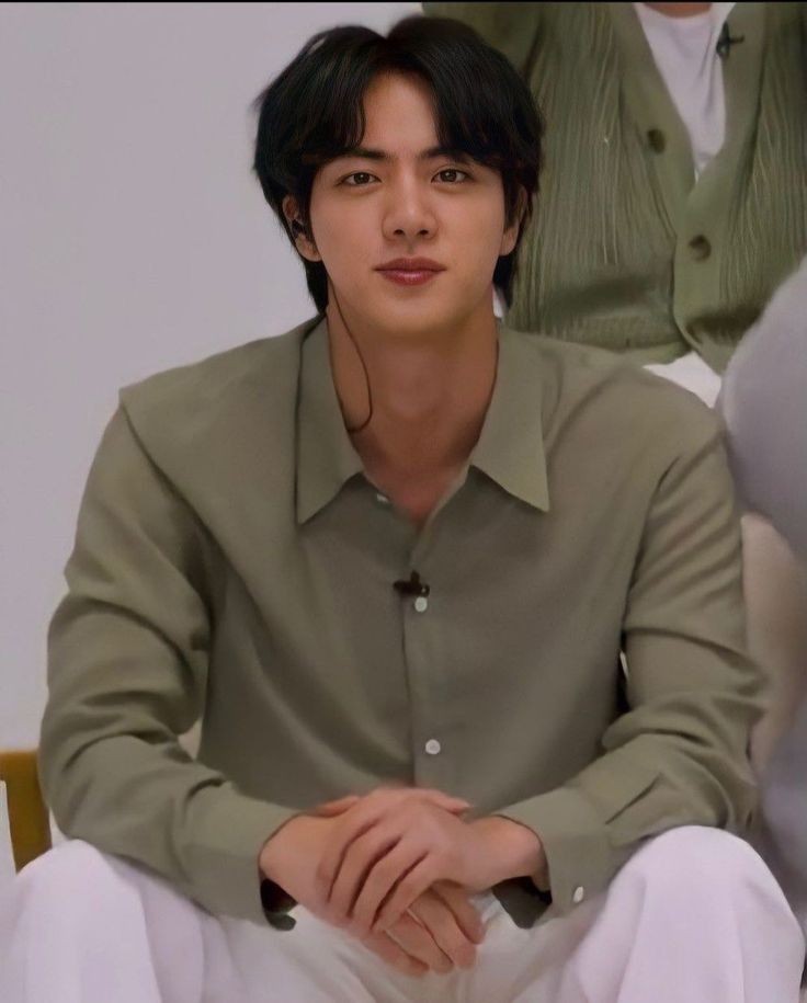 Emerald12347's tweet photo. #BTSJIN
#TOP100MostHandsomeFace 
#SEOKJIN 
Yo voto por Jin https://t.co/gVmnggZ7sD