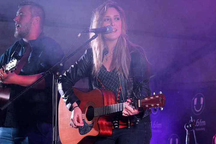 Sonet du Plessis /Singer (@sonetsonetdp) on Twitter photo 