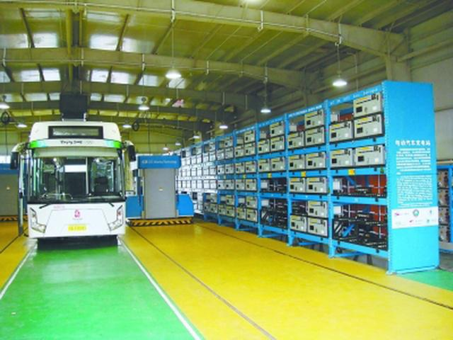 leixing77's tweet photo. #history of #battery #swapping in China:
2008 Olympics, 50 battery swappable buses put into pilot operation. 5min to swap 10 battery boxes.
The person who founded the company behind this, Dianba Tech, is now chairman of #Aulton, one of the Chinese battery swapping "Big 3" https://t.co/xww0VOSMWj