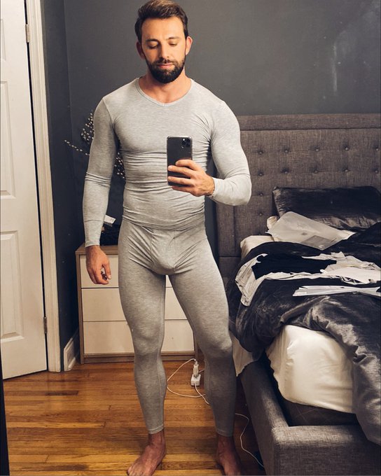 Cuddle weather, who wants to keep me warm?  ❄️ https://t.co/V1HLlwgT9Z<a href="/tag/tbt"class="tags"><span>#tbt</span></a>