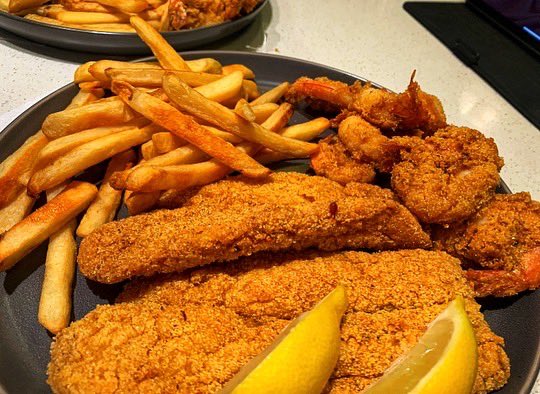 FatboyKnows's tweet photo. Homemade fried fish! #fish #tasty #yum #eats #food #foodie #fresh #fried #homemade #kitchen #cheflife #chef #fbkb #fatboyknowsbest #la #az #ny #uk #sunday https://t.co/Glb5zpQjo3
