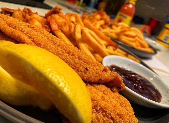 FatboyKnows's tweet photo. Homemade fried fish! #fish #tasty #yum #eats #food #foodie #fresh #fried #homemade #kitchen #cheflife #chef #fbkb #fatboyknowsbest #la #az #ny #uk #sunday https://t.co/Glb5zpQjo3