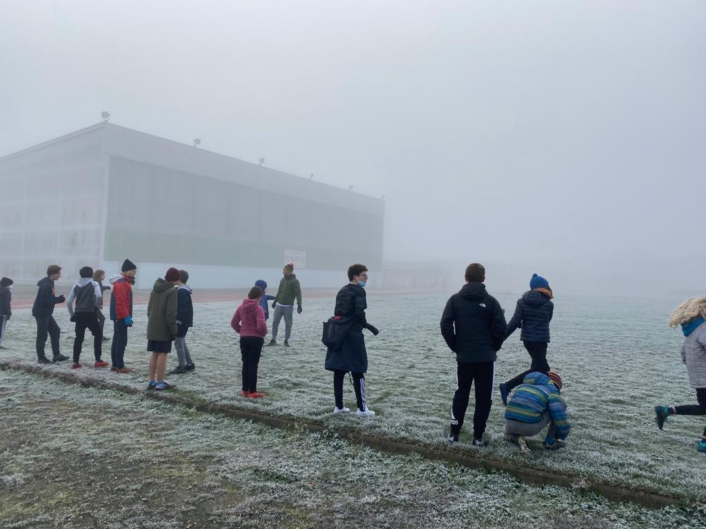 Samedi, à l'heure où blanchi la campagne, les Aigles de @AmicaleBegles <a href="/Villedebegles/">Bègles, le village urbain</a> jouèrent malgré un froid certain.
Ils souffrirent c'est certain  mais bon, que voulez-vous quand on aime le frisbee rien ne nous retient.

#mixte #fairplay #sport #ultimate #ffdf #victorhugo