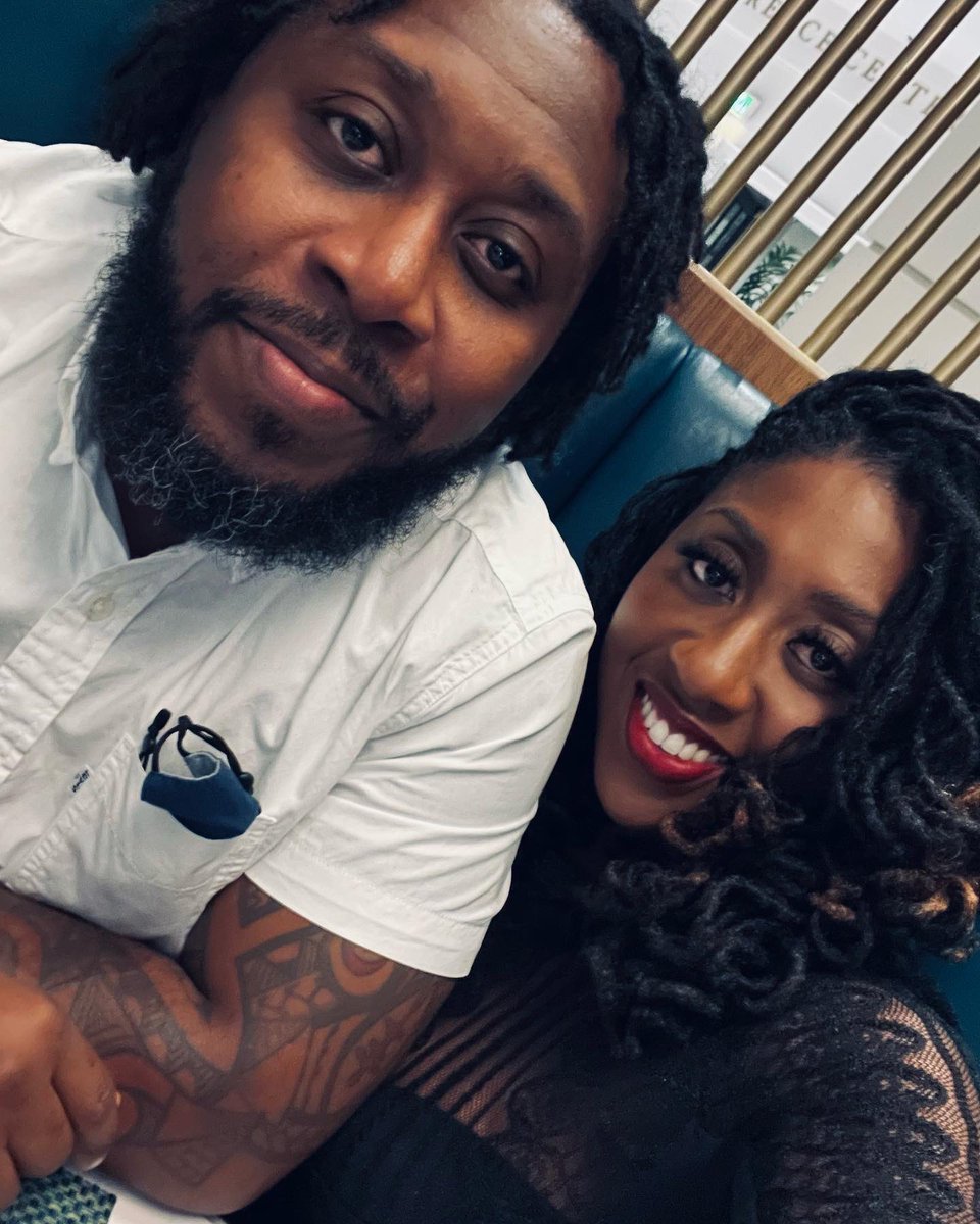 Thacoolbreeze's tweet photo. Happy Founders Day to the Finer Women of Zeta Phi Beta Sorority, Inc. 💙🕊

Especially my very own @chocl8buny 

Shoutout to the home team #GammaChapter and my sister-in-law https://t.co/n0FM2SfByn