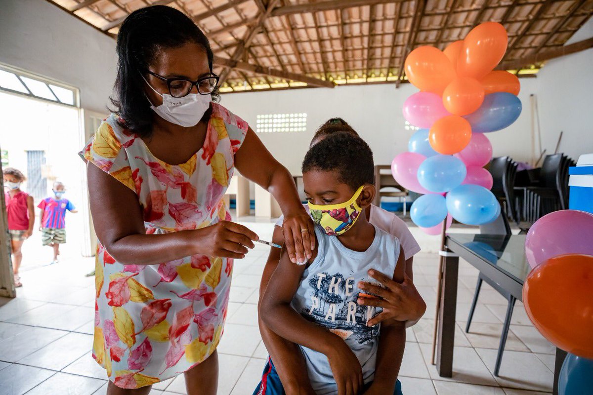 A esperança chegou, neste domingo, no braço das crianças de 5 a 11 anos, do Quilombo da Cordoaria. Juntos venceremos essa pandemia.  💉🧒🏽 👦🏾

#CamaçariUnidaContraOCoronavírus