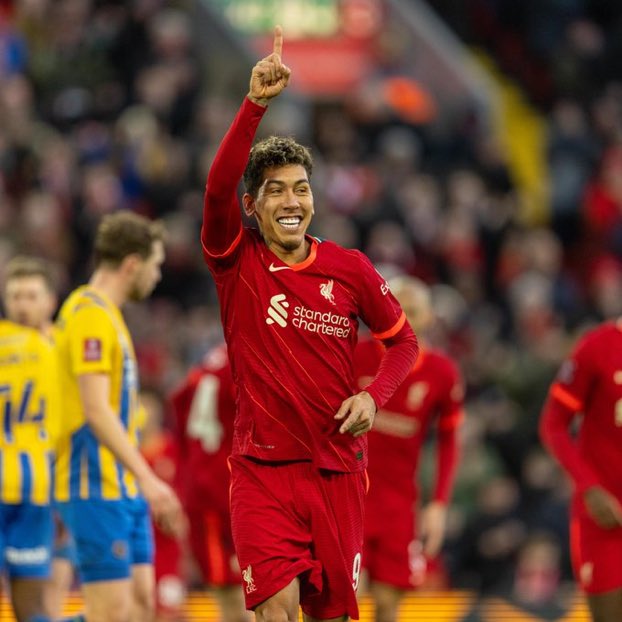 Roberto Firmino con 45 asistencias ahora se convierte en el 4to Sudamericano que más asistencias ha realizado en toda la historia de la Premier League. 

🇵🇪 62 - Nolberto Solano
🇦🇷 47 - Sergio Agüero 
🇪🇨 46 - Antonio Valencia
🇧🇷 45 - Roberto Firmino