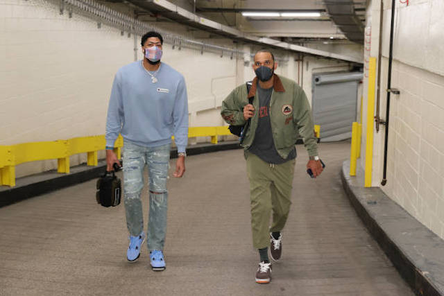 LakersNation's tweet photo. Jared Dudley revealed that Anthony Davis called him asking for advice on how to lose weight while dealing with an MCL injury.
https://t.co/ppEn3i5k0P https://t.co/YzG4Qeh9Yy