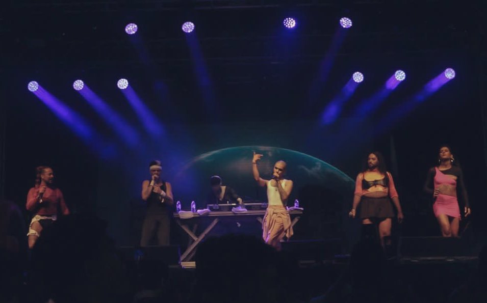 oficialguigo's tweet photo. Parceiras de Crime on Tour🤟🏾🔥
#QuebradaQueer https://t.co/df3EtyUWGc