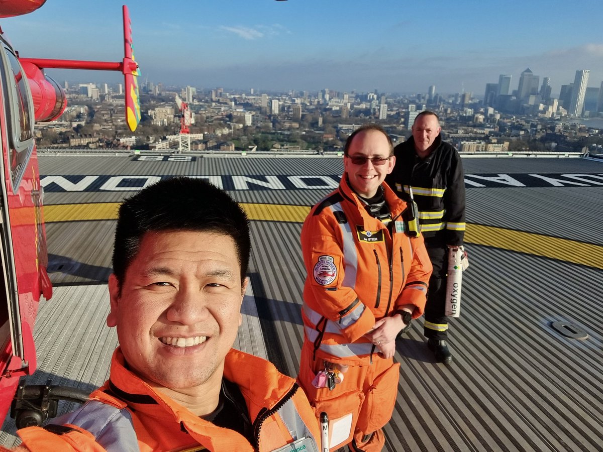 EMDoc_AB's tweet photo. London has finally broke through the foggy weather from this morning! πΆβπ«οΈ #MedicOne @LDNairamb @SteerJoe90 @Jpflying01 https://t.co/fyUiSMqDTC