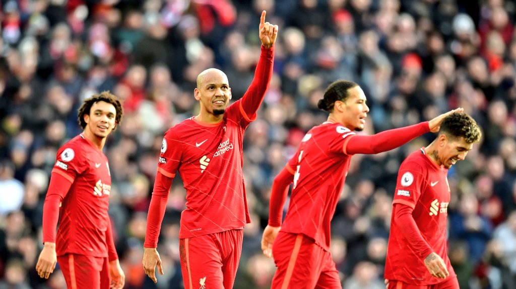 ItsBohes's tweet photo. An important clean sheet with an improvement in the 2nd half. Fabinho's header just before the break gave them the perfect lift. Second half a procession after Oxlade-Chamberlain's diving header. Minamino bagged the third. #WeKeepMovingForward #WeAreLiverpool #YNWA ๐ด https://t.co/6BQ9Y4CrAH