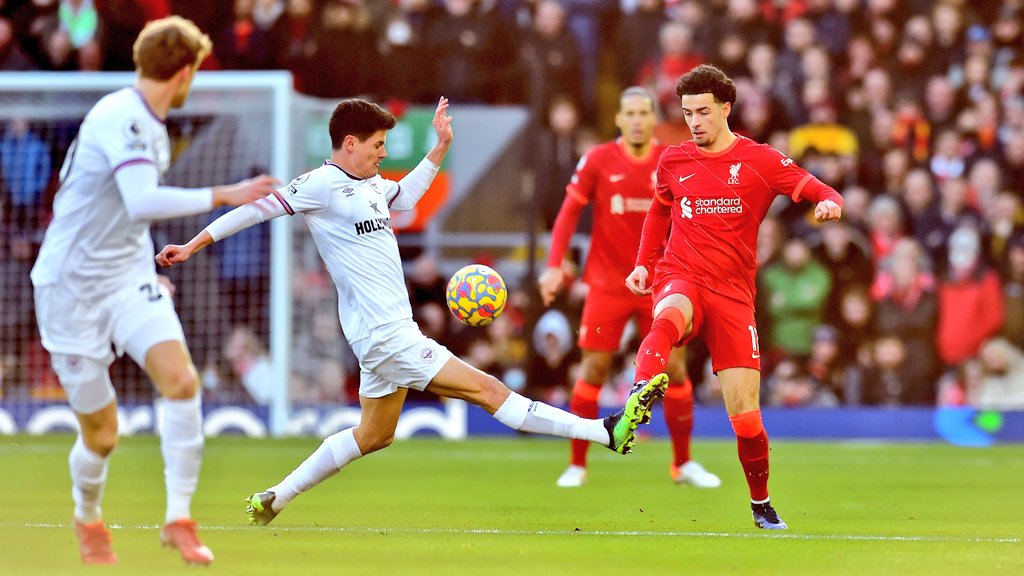 ItsBohes's tweet photo. An important clean sheet with an improvement in the 2nd half. Fabinho's header just before the break gave them the perfect lift. Second half a procession after Oxlade-Chamberlain's diving header. Minamino bagged the third. #WeKeepMovingForward #WeAreLiverpool #YNWA ๐ด https://t.co/6BQ9Y4CrAH