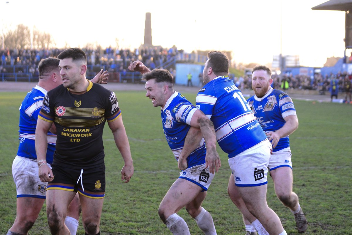 WorkingtonTown's tweet photo. #aintnobody 🔵⚪️ https://t.co/wnZRX7Z93L