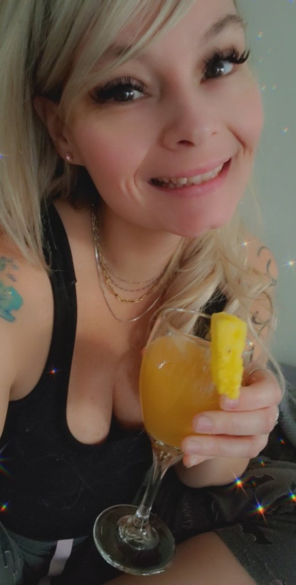 It's my birthday! Cheers to that from my living room since everything in #Ontario is closed. Homemade mimosa ftw 🎉
#itsmybirthday #happybirthdaytome