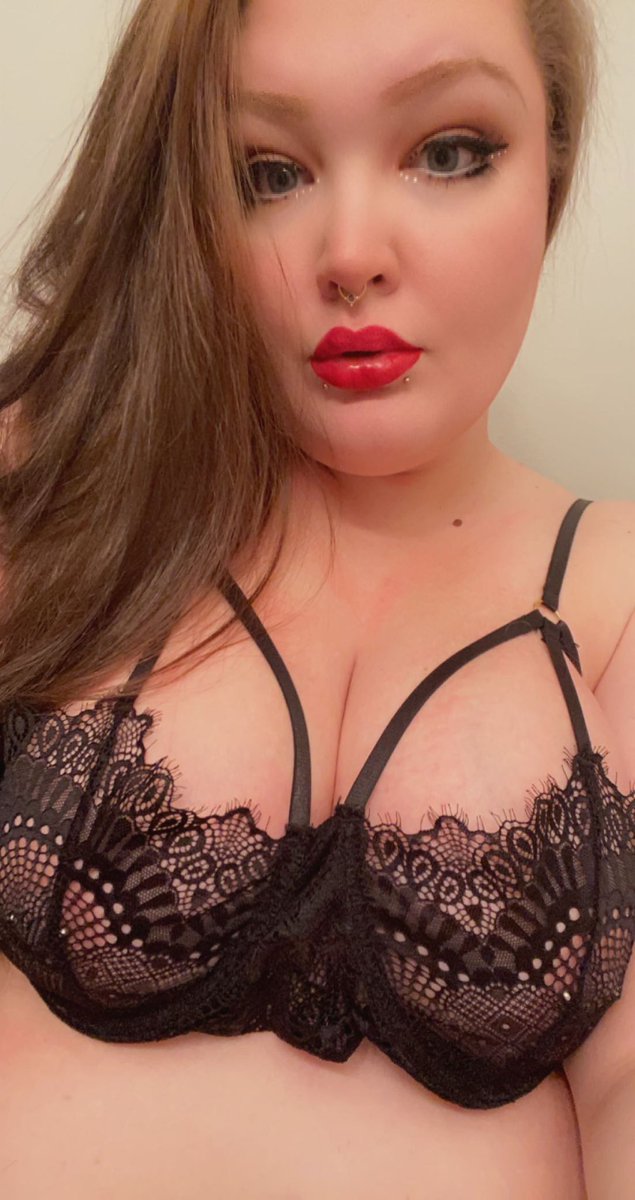 BbwMaxxi's tweet photo. Selling pictures DM me for details. 💋 #bbw #nudes #bigtitties #sellingnudes #sexy #messageme #sellingcontent #titties #sexywoman https://t.co/JO9AjfTpkN