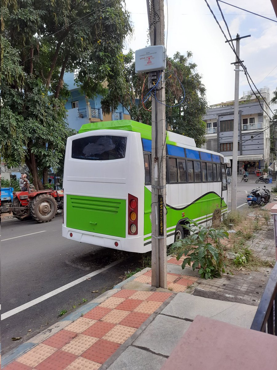 dsvinay53's tweet photo. @blrcitytraffic Mini bus parked since many months, which is blocking the view while crossing the road. No.555, 3rd cross, nrupatunga Nagar, NGEF layout, Nagarbhavi, b'lore 72 https://t.co/TTPOIInUgp
