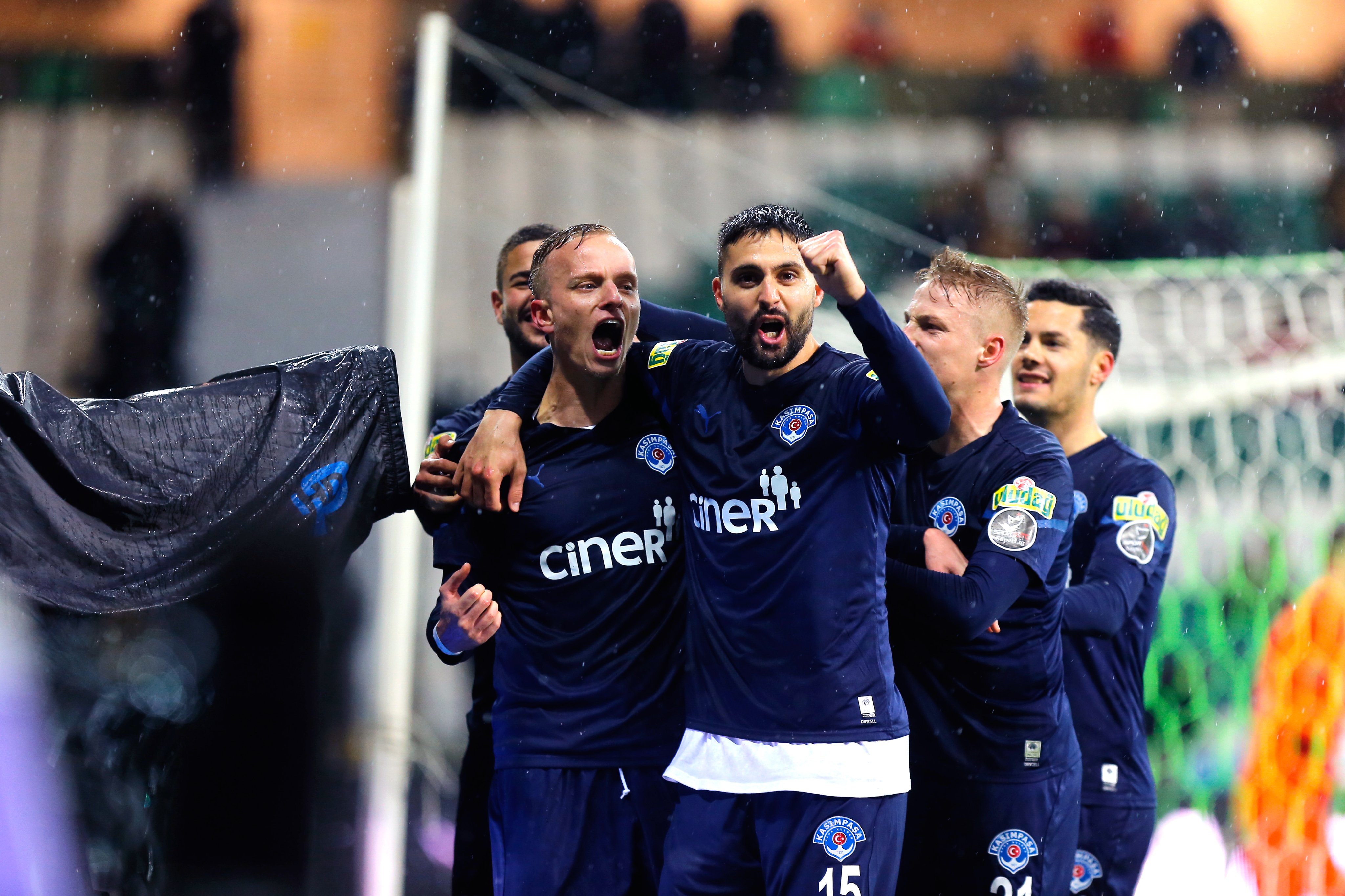 Kasımpaşalı Futbolcular Gol Sevinci Yaşıyorlar