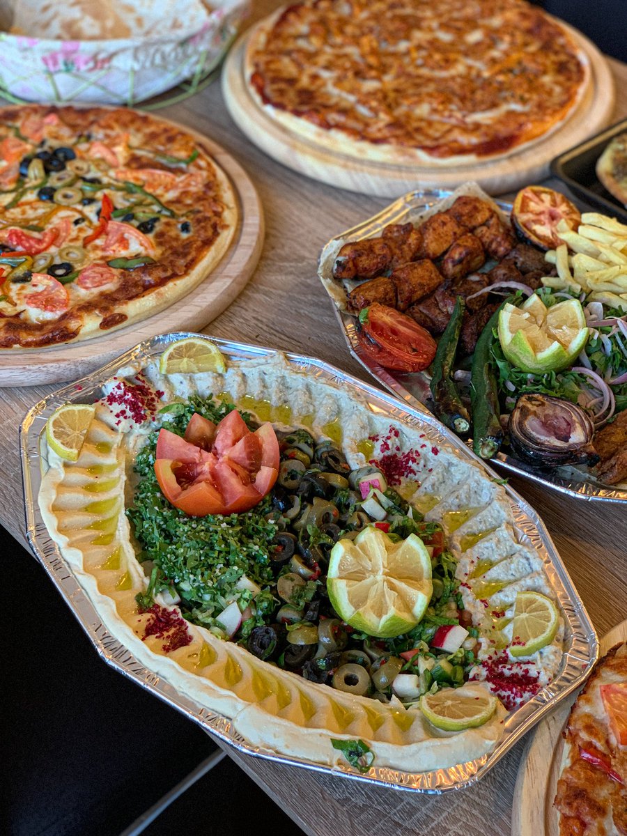 ask_riyadh1's tweet photo. وادي الفطائر والمشويات 🤩❤️
مطعم جديد بالرياض يقدم مشويات طازجة ولذيذة بالإضافة إلى فطائر وبيتزا وشاورما ومقبلات يستخدمون لحم طازج نعيمي في المشويات المكان ملموم عندهم قسم خاص بالعوائل "لايوجد موسيقى" وخصم خاص ١٠٪ حتى يوم الجمعة القادم
📍حي الروضة - شارع الأمير بندر بن عبدالعزيز https://t.co/ezT5RHpMSV