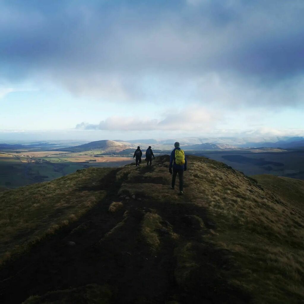 YarmOutdoorEd's tweet photo. Blencathra winter walk with 1st and 2nd year pupils. #blencathra #lakedistrict #hiking https://t.co/HcMZox5UdX https://t.co/x1zCeaTjqN