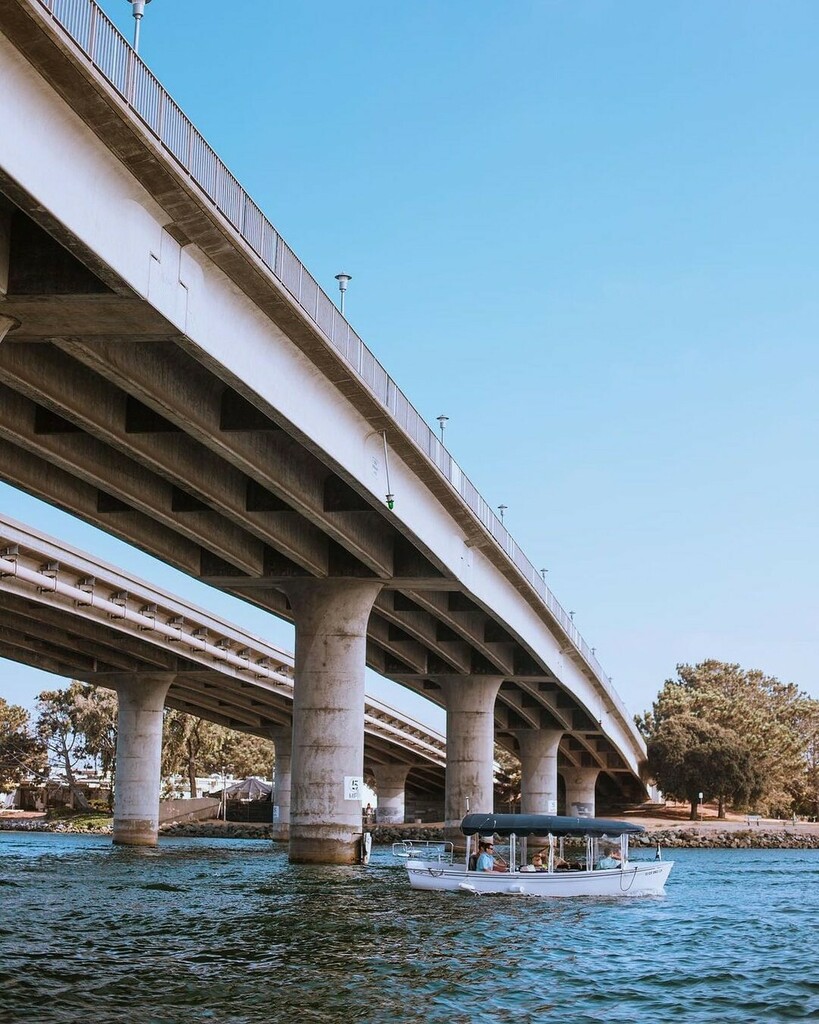 Make it a stellar Sunday ☀️ 
↯
Here’s a great angle of the bay brought to you by @joecobarrubia!
↯
Want your photo featured? Simply follow us <a href="/SanDiegoPhotos/">San Diego Photos</a> and tag your San Diego Photos with #MySDPhoto!
#SanDiego #MySDPhoto instagr.am/p/CYzA33vFJOW/