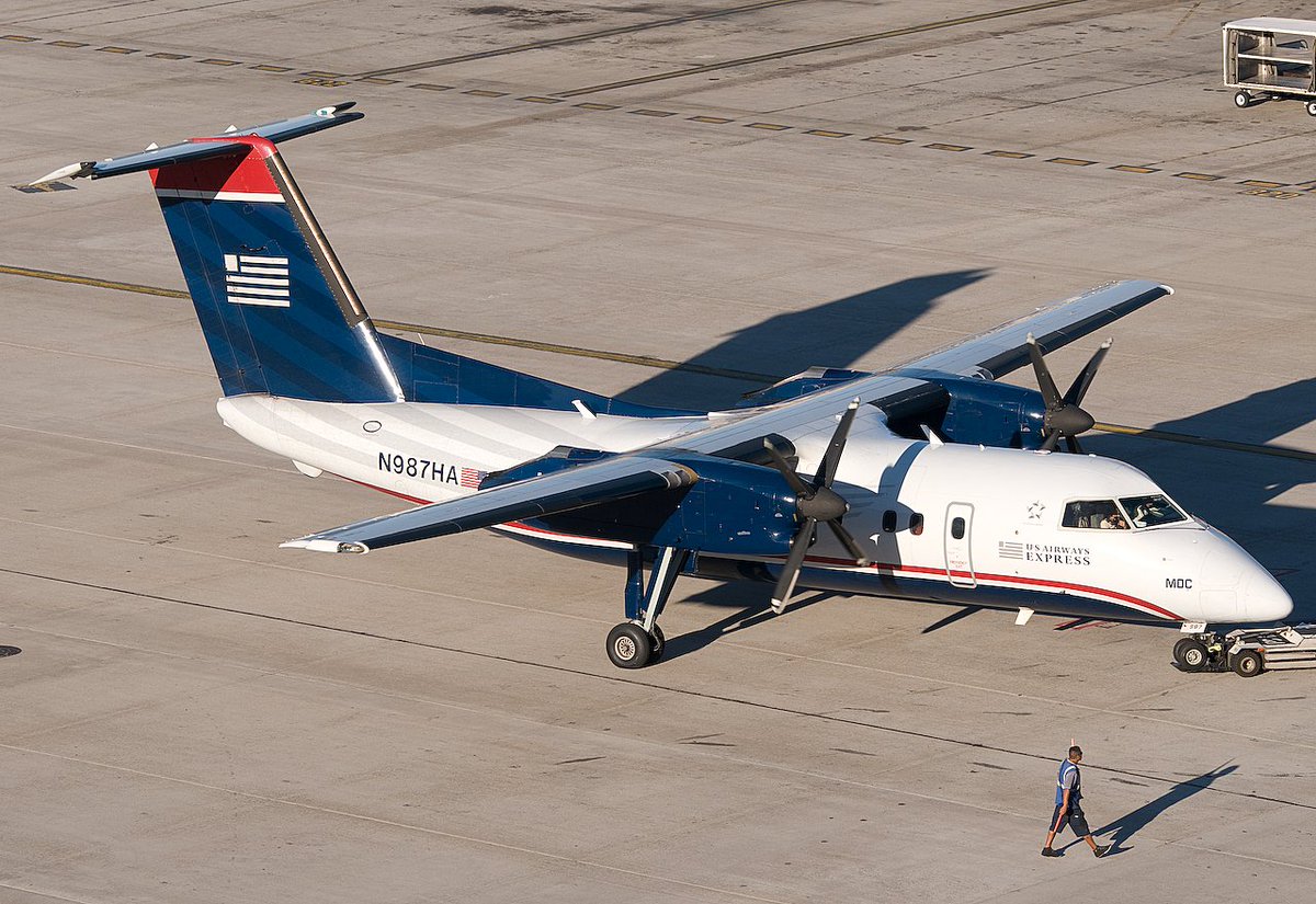 Dash8 on the ramp @flyPHX