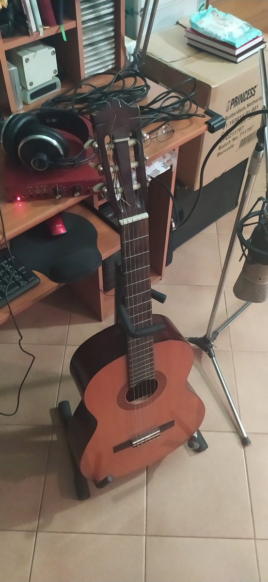 uncle_beat's tweet photo. a recording of a classical guitar requires effort, precision and time. I'm putting my heart into these loops...
.
#guitarloops #guitartypebeats #beatswithguitar #hiphoploops #raploops #loops #rapproducer #hiphopproducer #producerlife #guitar #beat #beatsforlease #beatsforsale https://t.co/hOT5z2fR8B