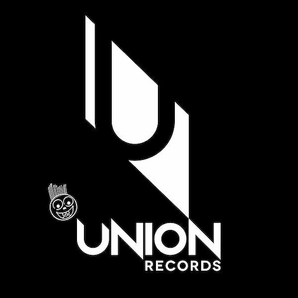 __Bonetti's tweet photo. ⛰️👣Trekking day with my Chilean buddy and friends.

🔜💿My next collab. w/ #ciscobarcelo titled 'Húmeda' will go out coming soon on #unionrecords. (@PeppeCitarella's record label)

😉Stay tuned family. https://t.co/yDiKxBoKnh