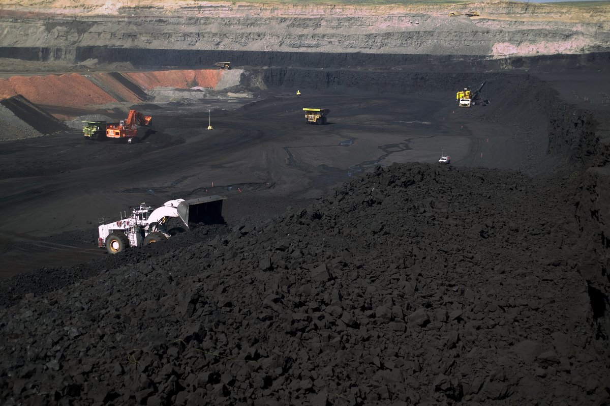 wildearthguard's tweet photo. Nearly a quarter of the country’s total greenhouse gas emissions come from #publiclands due to coal mining and oil and gas drilling. Urge President Biden to keep dirty fossil fuels in the ground: https://t.co/dw1uGTE6xH #KeepInTheGround #ActOnClimate https://t.co/sxwOE5RjIt