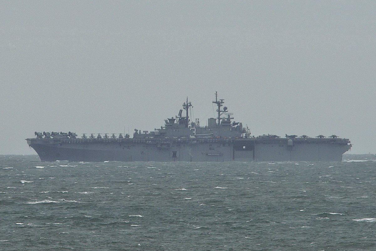 Returning from her three day cruise the USS KEARSARGE (LHD-3) 🇺🇸 Wasp-class amphibious assault ship, four miles off the coast of Virginia Beach, inbound for Norfolk Navel Station. #USNavy #USSKearsarge #LHD3 #ShipsInPics