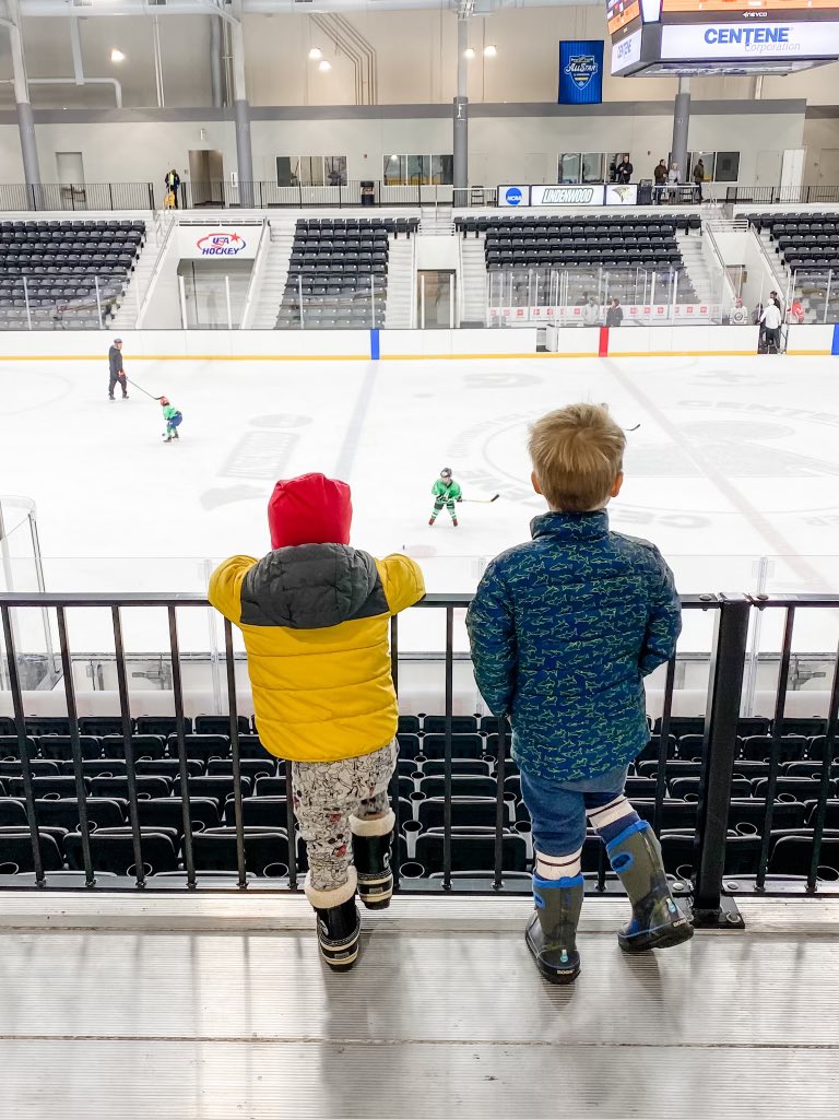 LindsayDClukies's tweet photo. Rink rats 🏒🐀❤️ #bigbro #hockeyweekends #KYHA https://t.co/nNdKag7jTB