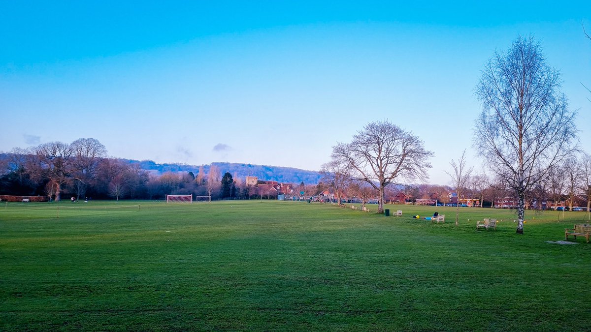 It was cold but quite pleasant out earlier...
#oxted #masterpark