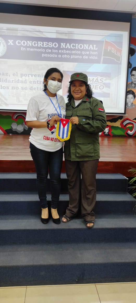 ItamaraDaniela's tweet photo. Viva Cuba libre ❤️🖤🇨🇺🇳🇮viva la amistad de los pueblos hermanos. Viva la revolución popular sandinista. Viva Fidel . 
La solidaridad es la caricia de los Pueblos. 
#daniel2022 https://t.co/KQGMChUAW2