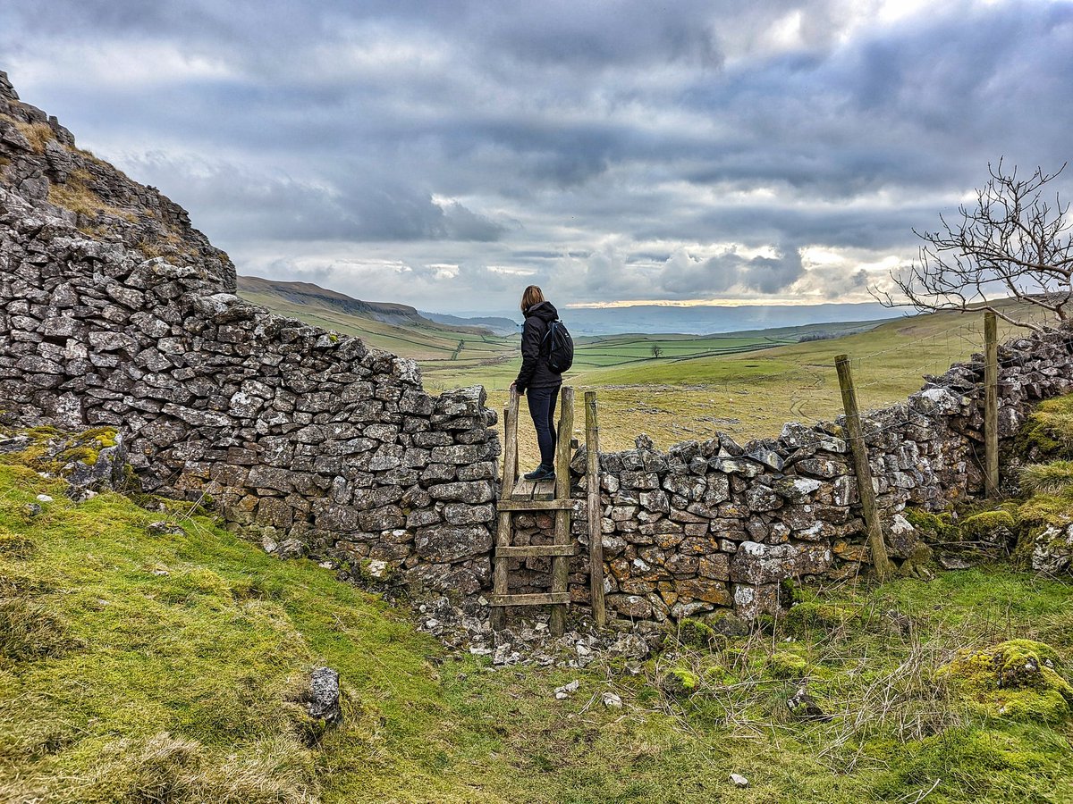 AddinghamPhotos's tweet photo. Lovely day for the Sunday stroll. Round walk from Austwick via Moughton Scar.
#YorkshireWalks #Crummackdale #WalkWeekend https://t.co/PlGX8iUxDN