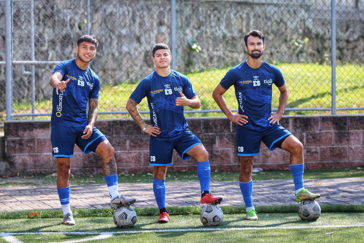 LaSelecta_SLV's tweet photo. 💪🏼⚽🇸🇻| Continuamos en el #ModoSelectaOn con la preparación de nuestra Selección Nacional Mayor.
#ElSalvador🇸🇻 | #SelectaMayor https://t.co/wp3EhbZQvO