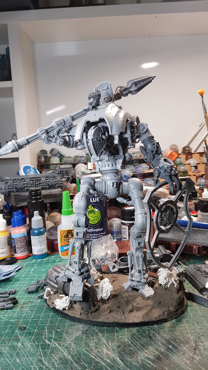 Eyecon74's tweet photo. Cerastus Lancer in an "At Ease" pose, complete with pilot sitting on the roof.
#WarhammerCommunity #Warmongers #Warmaidens #Waranthem #Warwardens #Titanownersclub #Houseproconvi https://t.co/8ZKGSR0jJ6