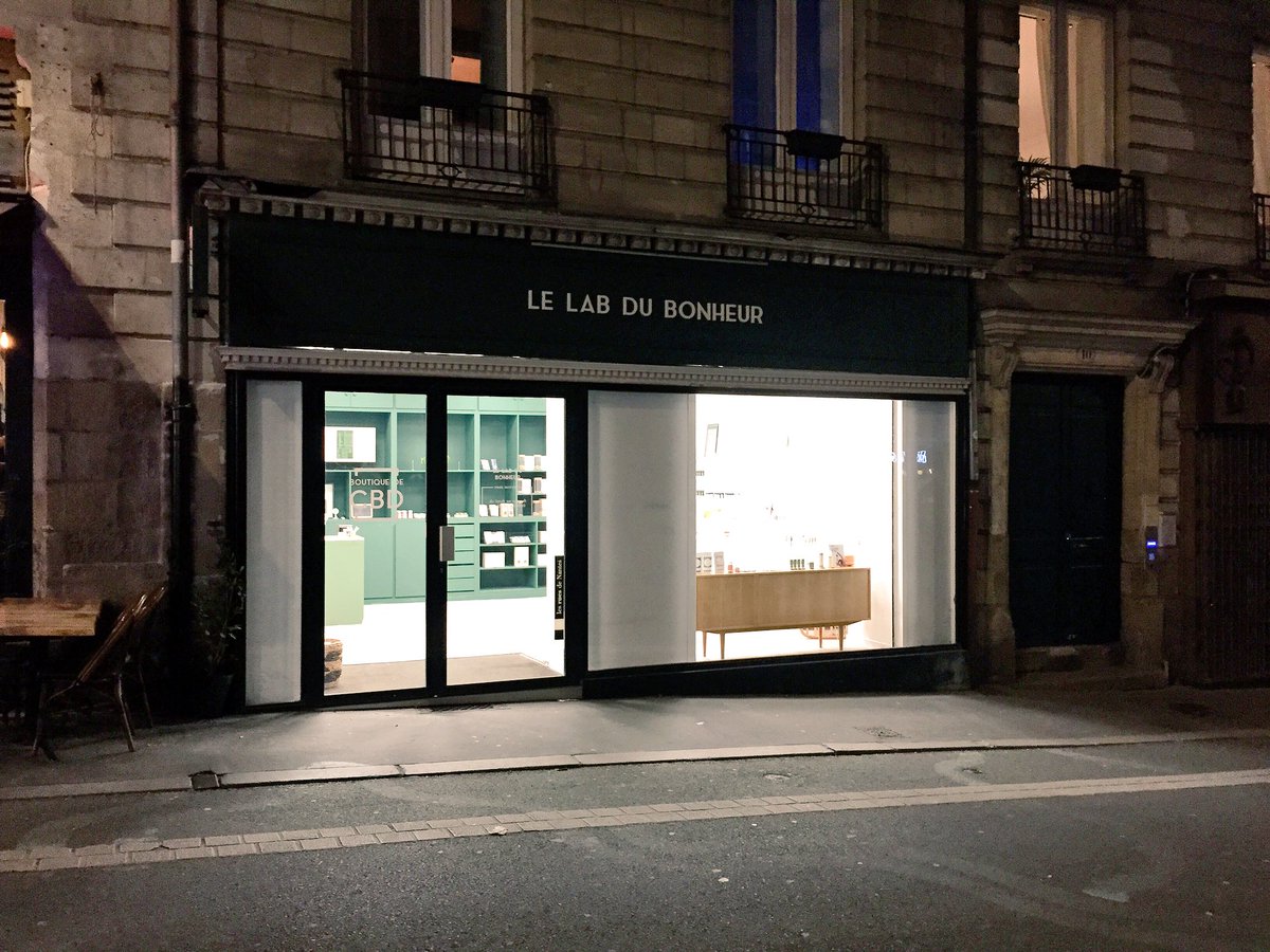 Nanteshype's tweet photo. 🔎 dynamique : La boutique de CBD #cosmétique,... Le lab du Bonheur décide de déménager ici 📍rue Roussau (qui deviendra piétonne 😉) à #Nantes https://t.co/fqwxoXSjOH